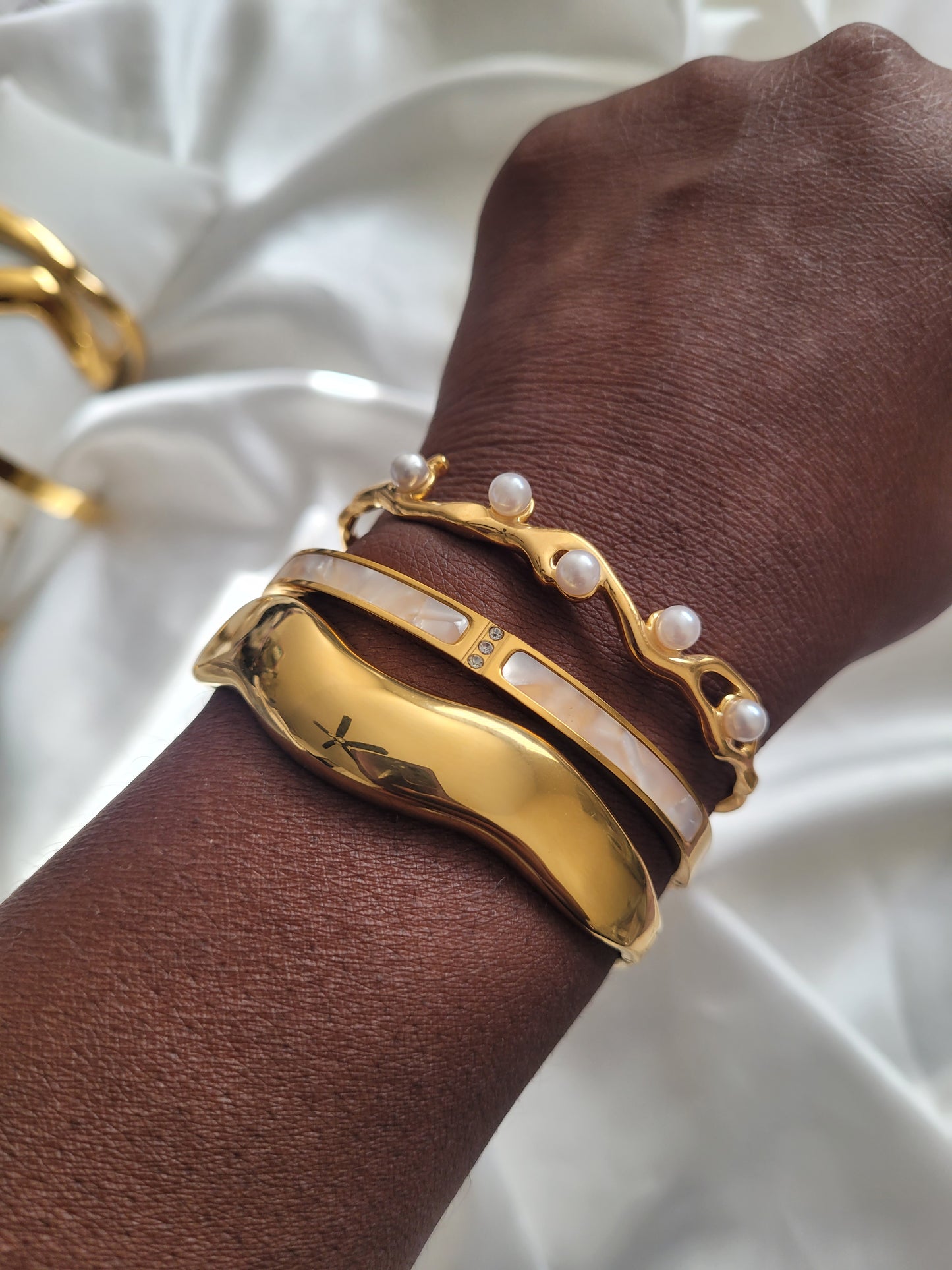 Fashion Gold bracelets with pearls