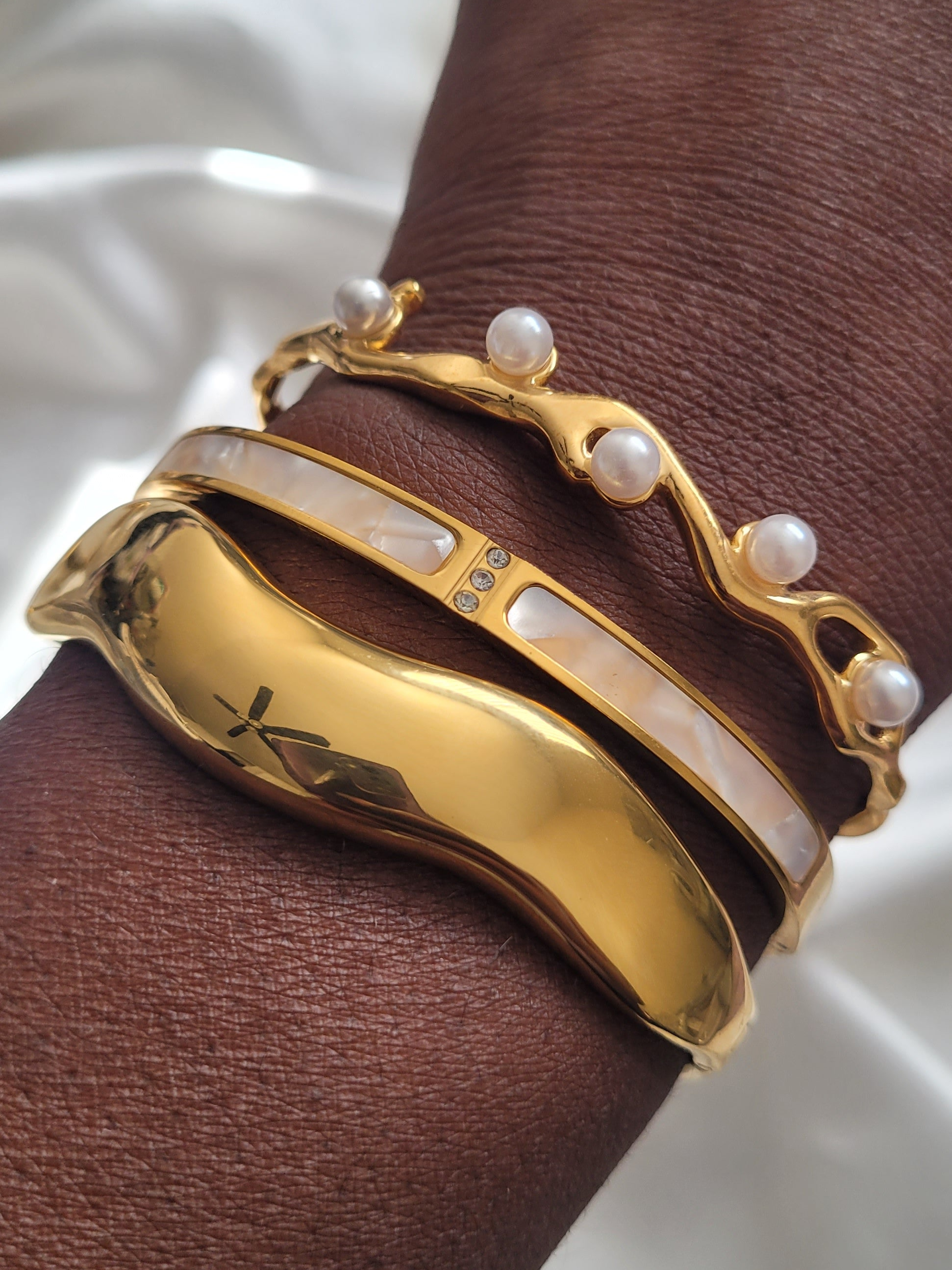 Chunky Gold Wave Bangle ARDEINAL