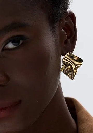 Gold sculpted Earrings 