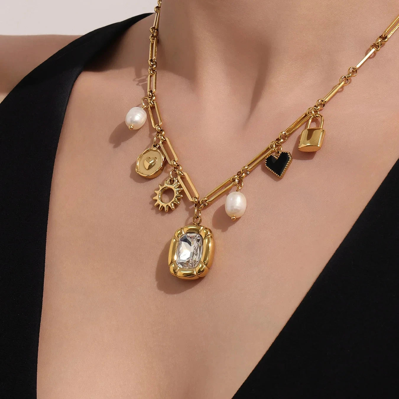 Yara Charm Necklace Marka