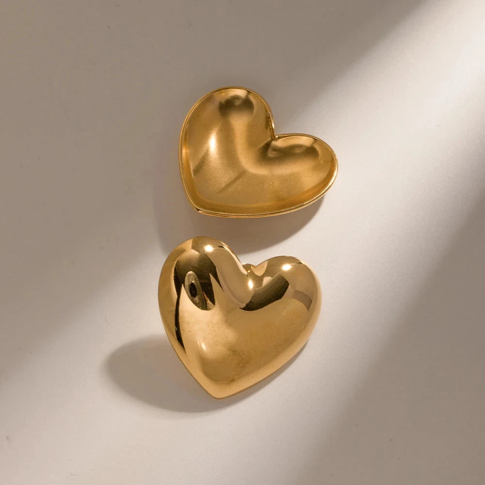 Amelia Heart Earrings Uworld