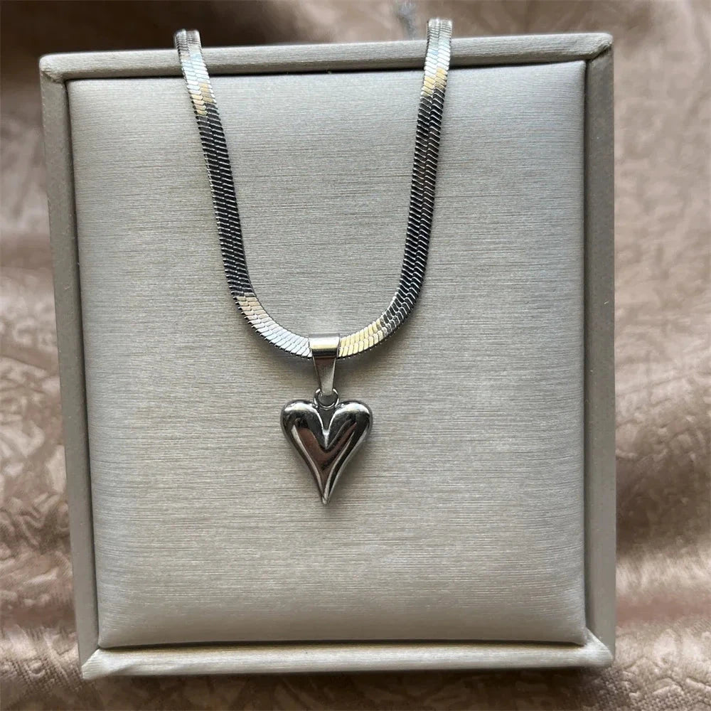 Annalise Heart Necklace NoEnName_Null