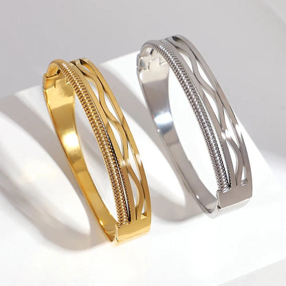 Minimalist Chain Wave Cuff Greatera