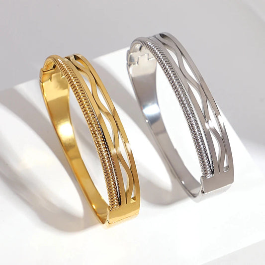 Minimalist Chain Wave Cuff Greatera