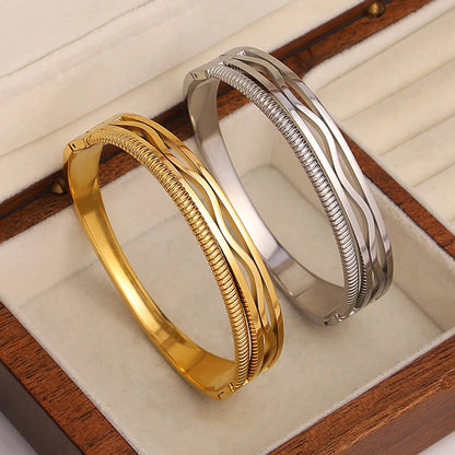 Minimalist Chain Wave Cuff Greatera