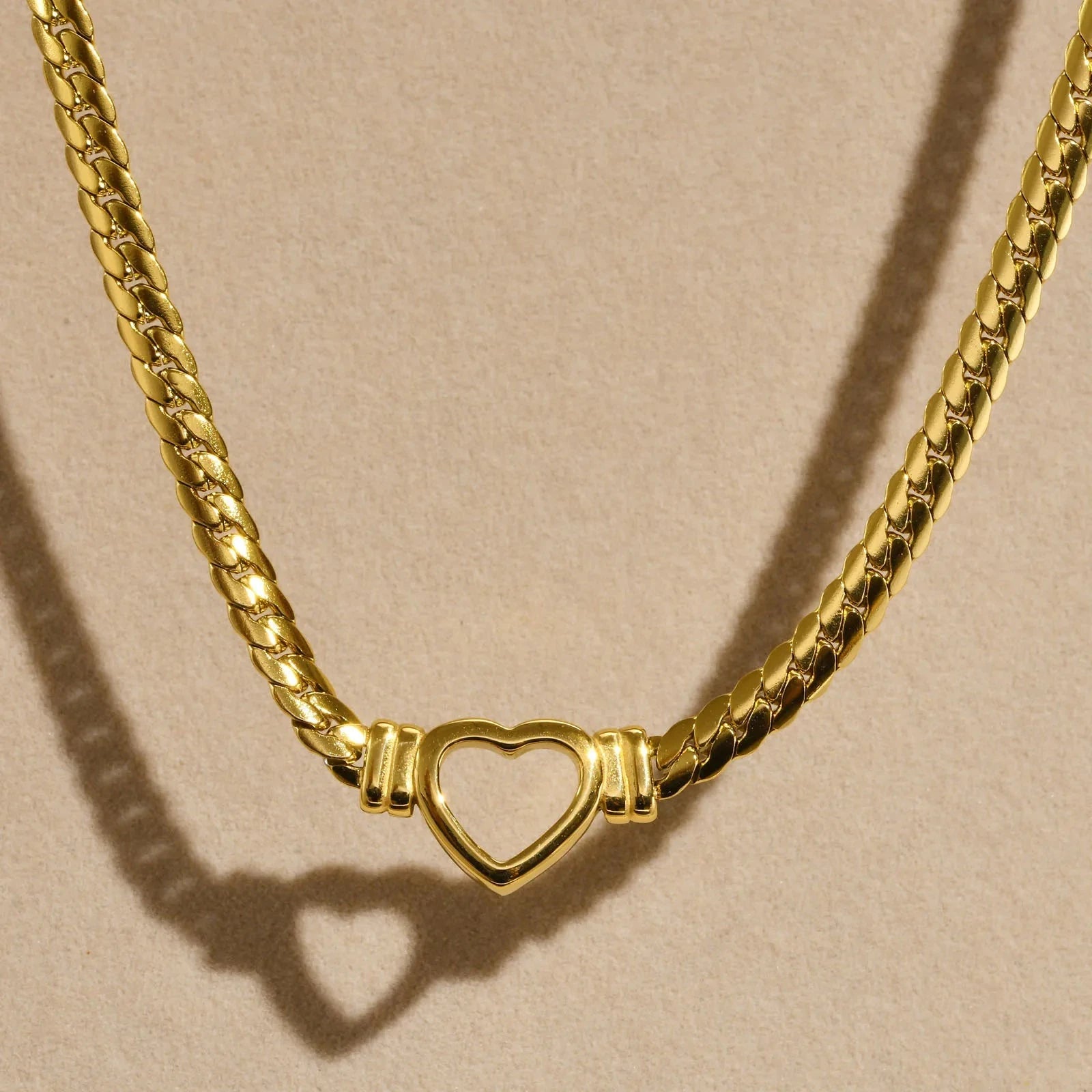 Ciara Open Heart Necklace Meaeguet
