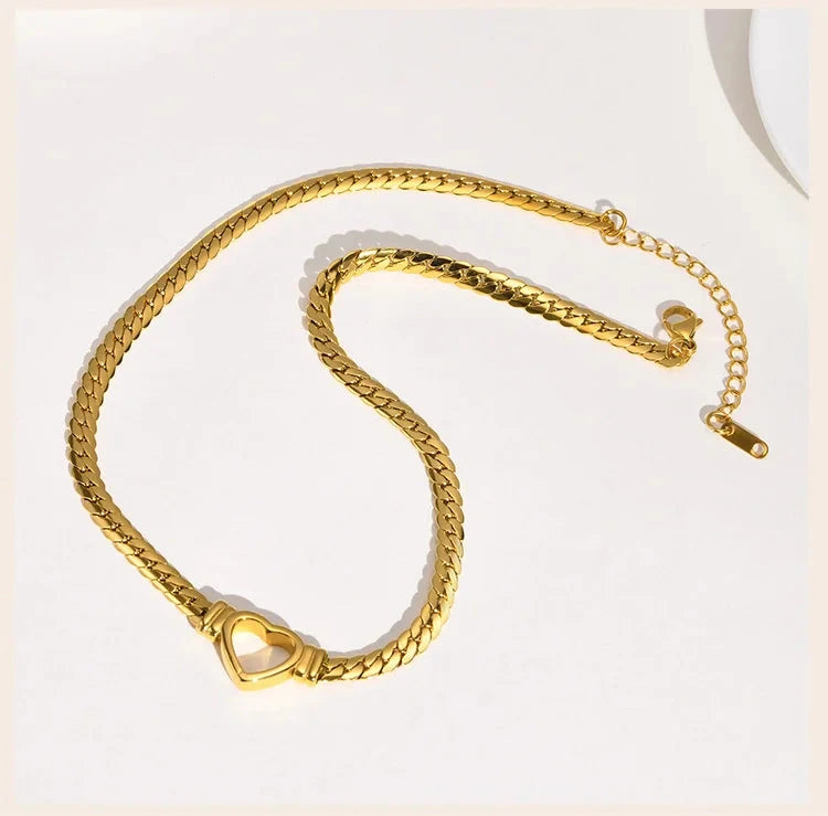 Ciara Open Heart Necklace Meaeguet