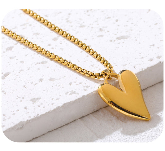 Lexi Twisted Heart Pendant