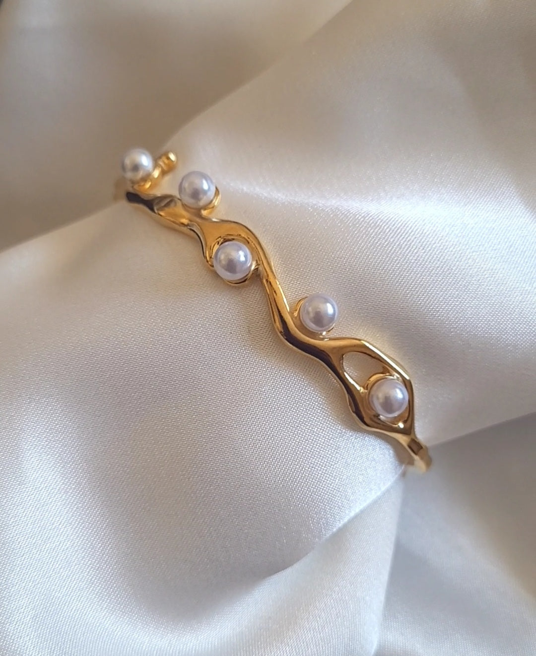 Aurelian Pearl Cuff Yhpup
