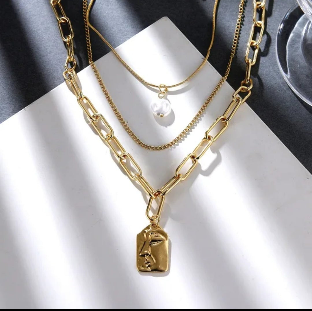 Layla Pearl Portrait Necklace ARDEINAL