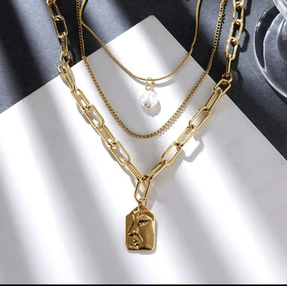 Layla Pearl Portrait Necklace ARDEINAL